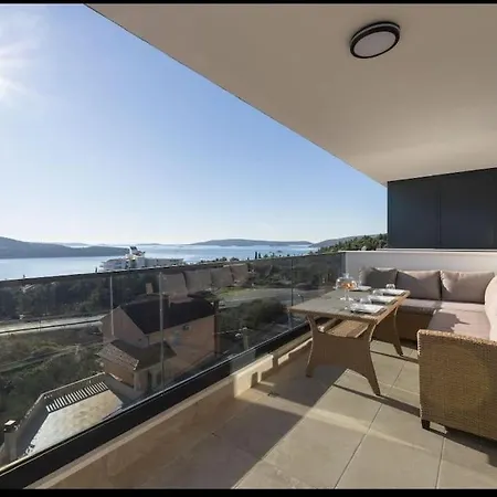 Sky High Sea View Lux Apartament